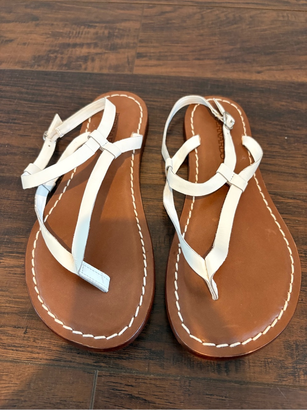 Bernardo white leather sandals size 8